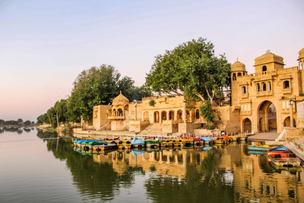 Udaipur to Jaisalmer Taxi Booking