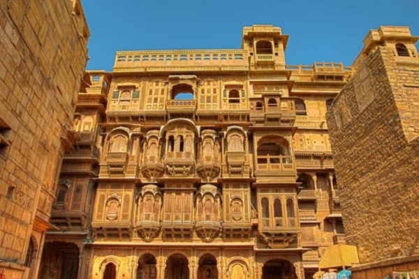 Oneway Taxi For Udaipur to Jaisalmer