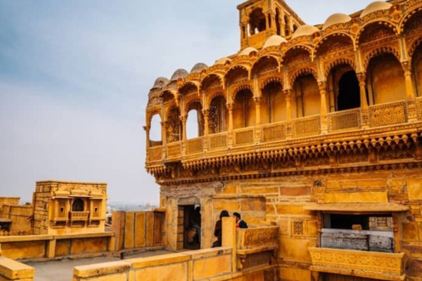 Taxi for Udaipur to Jaisalmer