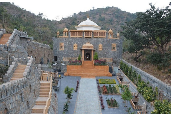 Udaipur to Kumbhalgarh Taxi